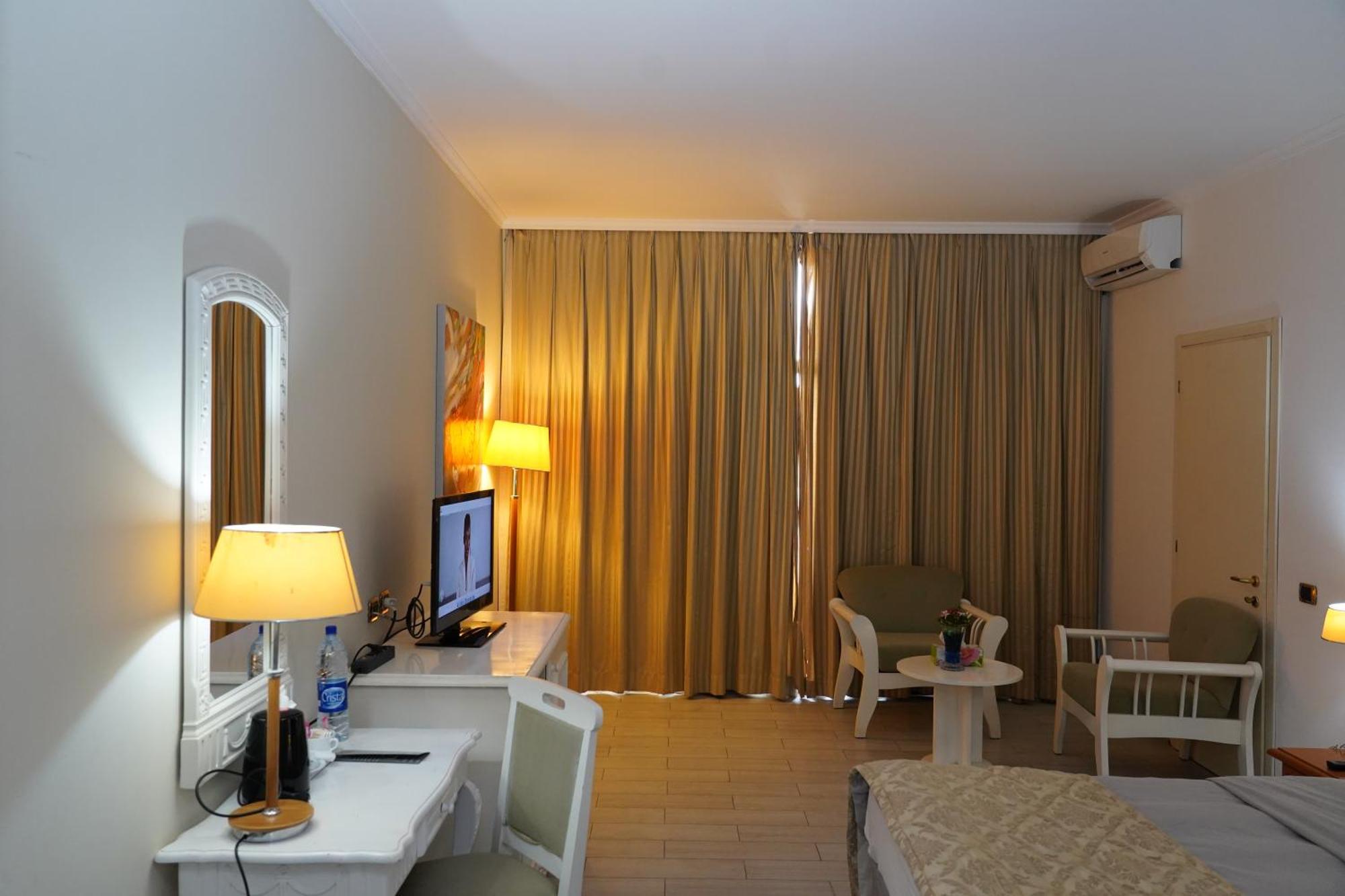 L'Amitie Hotel NʼDjamena Dış mekan fotoğraf